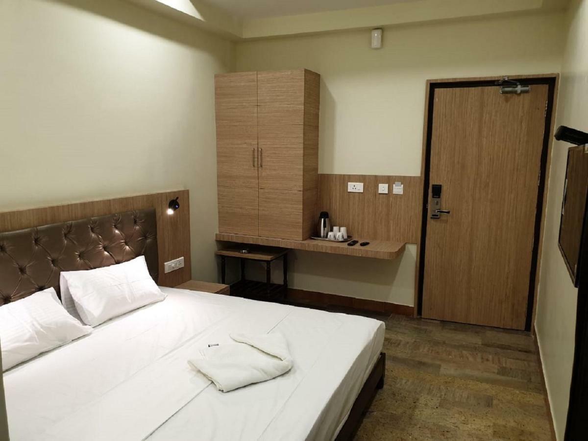 Amutham Residency Hotel Tiruchirappalli Esterno foto